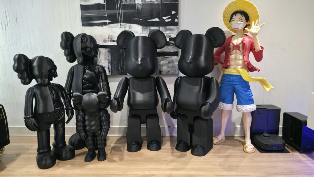 Collection de grandes pièces imprimées en 3D : KAWS, Bearbricks et Luffy